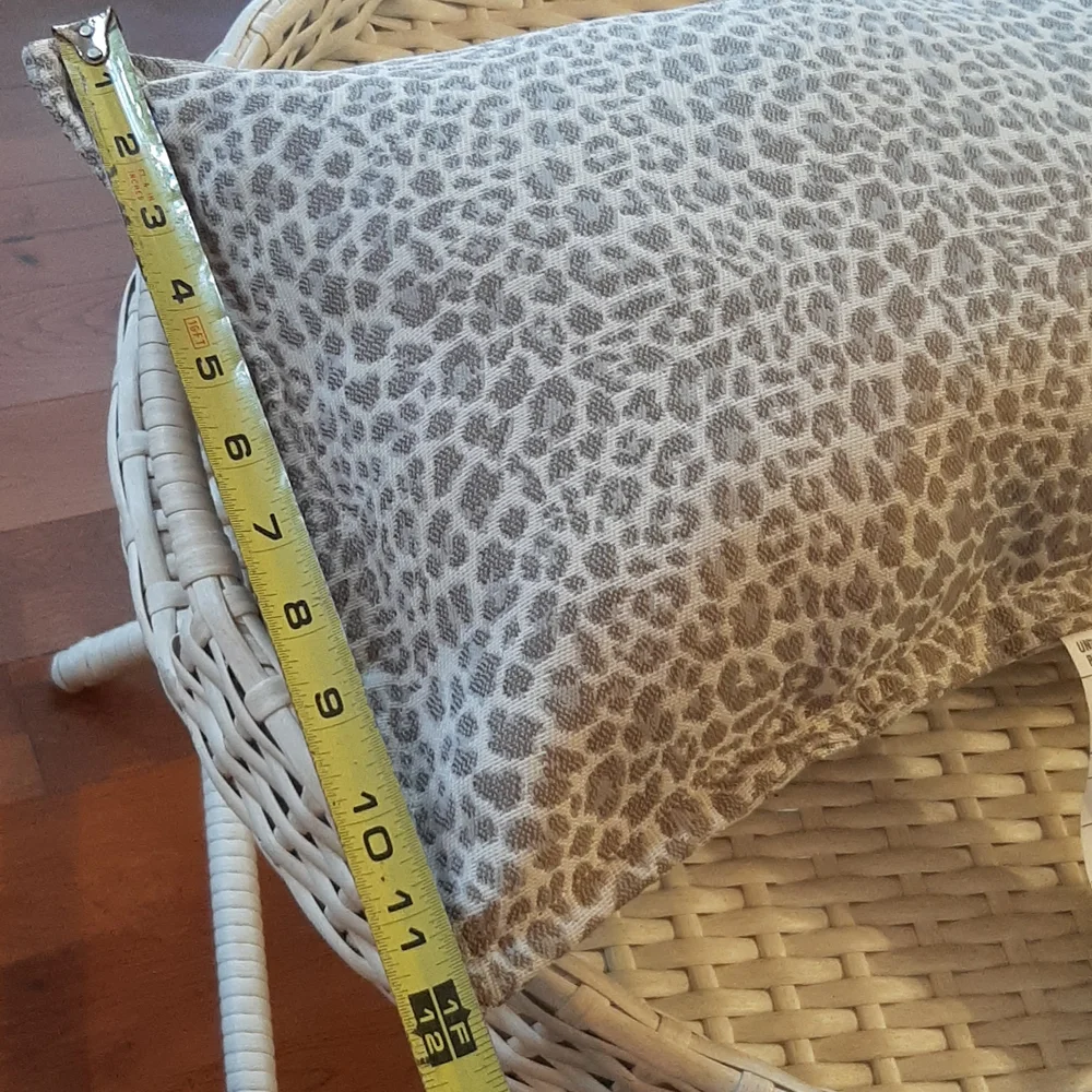 Hampton Bay Gray & Cream Animal Print Outdoor Patio Accent Pillow, NWT - Picture 8 of 8